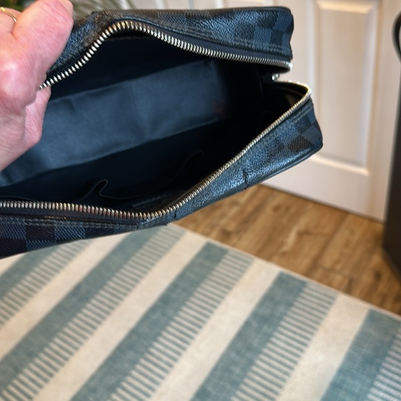 ‼️New Price‼️Firm‼️Louis Vuitton Damier Graphite Toiletry Bag - Picture 9 of 13